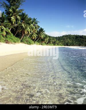 Seychelles. Mahé. Plage de Takamaka. Vue sur la journée. Banque D'Images