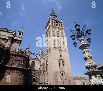 Espagne. Cathédrale de Séville avec clocher de la Giralda. Banque D'Images