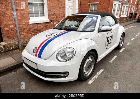 Volkswagen Beetle s'est décomposé pour ressembler à « Herbie » numéro « 53 » la célèbre et emblématique voiture de cinéma. Banque D'Images