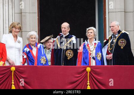 Londres, Royaume-Uni. 6th mai 2023. Dame en présence Annabel Eliot et Marchionne de Lansdowne, la princesse Alexandra de Kent, le duc de kent, la duchesse de Gloucester et le duc de Gloucester sur le balcon de Buckingham Palace, Londres, après la cérémonie du couronnement du roi Charles III Date de la photo: Samedi 6 mai 2023. Crédit photo devrait lire crédit: Matt Crossick/Alamy Live News Banque D'Images