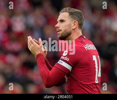 Liverpool, Royaume-Uni. 06th mai 2023. Jordan Henderson #14 de Liverpool salue les fans après le match de Premier League Liverpool vs Brentford à Anfield, Liverpool, Royaume-Uni, 6th mai 2023 (photo de Steve Flynn/News Images) à Liverpool, Royaume-Uni le 5/6/2023. (Photo de Steve Flynn/News Images/Sipa USA) crédit: SIPA USA/Alay Live News Banque D'Images