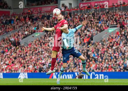 Liverpool, Royaume-Uni. 06th mai 2023. Mikkel Damsgaard #24 de Brentford concurrence pour un cueilleur avec James Milner #7 de Liverpoollors du match de Premier League Liverpool vs Brentford à Anfield, Liverpool, Royaume-Uni, 6th mai 2023 (photo de Steve Flynn/News Images) à Liverpool, Royaume-Uni le 5/6/2023. (Photo de Steve Flynn/News Images/Sipa USA) crédit: SIPA USA/Alay Live News Banque D'Images