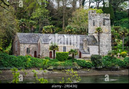 Vue sur St juste à Roseland Church près de St Mawes à Cornwall, Angleterre, Royaume-Uni Banque D'Images