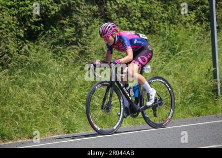 Tarrueza, Espagne, le 06th mai 2023: Le cycliste de Bepink, Mattilde Vittillo solo, pendant la phase 6th de LaVuelta féminin par Carrefour 2023 entre Castro-Urdiales et Laredo, sur 06 mai 2023, à Tarrueza, Espagne. Credit: Alberto Brevers / Alay Live News Banque D'Images