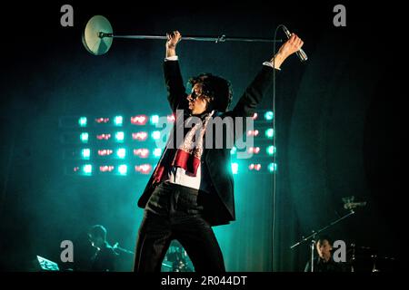 AMSTERDAM – le chanteur et guitariste Alex Turner du groupe rock Arctic Monkeys lors d'un concert au Ziggo Dome. La formation britannique donne deux représentations dans la salle de concert d'Amsterdam. ANP PAUL BERGEN pays-bas - belgique Banque D'Images