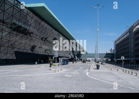 Cracovie, PL - 22 avril 2023 : aéroport international Jean-Paul II de Cracovie. Balice est l'un des plus grands aéroports polonais situés près de Cracovie. Éditorial Banque D'Images