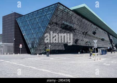 Cracovie, PL - 22 avril 2023 : aéroport international Jean-Paul II de Cracovie. Balice est l'un des plus grands aéroports polonais situés près de Cracovie. Éditorial Banque D'Images