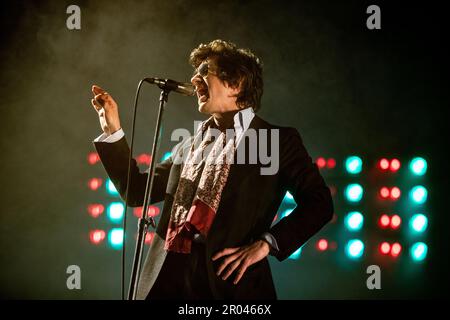 AMSTERDAM – le chanteur et guitariste Alex Turner du groupe rock Arctic Monkeys lors d'un concert au Ziggo Dome. La formation britannique donne deux représentations dans la salle de concert d'Amsterdam. ANP PAUL BERGEN pays-bas - belgique Banque D'Images