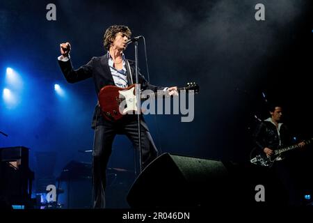 AMSTERDAM – le chanteur et guitariste Alex Turner du groupe rock Arctic Monkeys lors d'un concert au Ziggo Dome. La formation britannique donne deux représentations dans la salle de concert d'Amsterdam. ANP PAUL BERGEN pays-bas - belgique Banque D'Images
