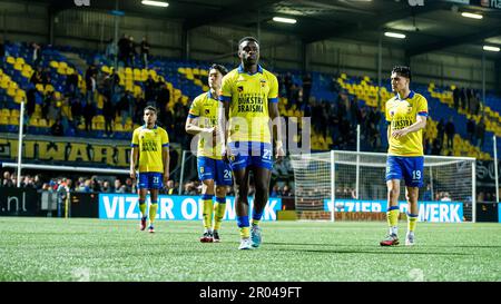 LEEUWARDEN - (lr) Daniel van Kaam de SC Cambuur, Sai van wermeskerken de SC Cambuur, Sekou Sylla de SC Cambuur, Navarone Foor de SC Cambuur pendant le match de première ligue néerlandais entre SC Cambuur et FC Utrecht au stade Cambuur sur 6 mai 2023 à Leeuwarden, pays-Bas. ANP COR LASKER Banque D'Images