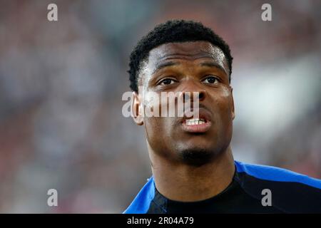 Rome, Italie. 06th mai 2023. Denzel Dumfries, du FC Internazionale, réagit lors de la série Un match de football entre Roma et FC Internazionale au stade olympique de Rome, Rome, Italie, 6 mai 2023. FC Internazionale défait Roma 2-0. Crédit: Riccardo de Luca - mise à jour des images/Alamy Live News Banque D'Images