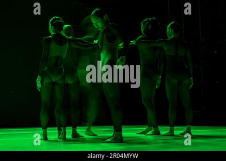 Un festival de la danse coréenne 2023 présente: Mécanisme par JaeYoung Lee. Un Festival de la danse coréenne en est maintenant à ses 6th ans de représentations à Londres, au Royaume-Uni. Banque D'Images