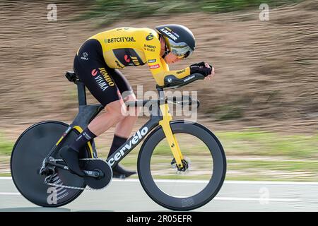 Fossacesia, Italie. 06th mai 2023. Edoardo Affini d'Italie et Team Jumbo-Visma sprints lors de la phase 1 du 106th Giro d'Italia 2023 à Costa dei Trabocchi. Crédit : SOPA Images Limited/Alamy Live News Banque D'Images