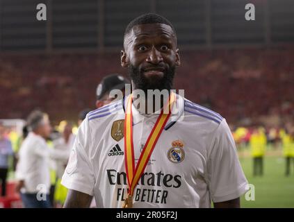 6th mai 2023 ; Stade de la Cartuja, Séville, Espagne, finale espagnole de football de Copa del Rey, Real Madrid versus Osasuna ; Rudiger célèbre son équipe qui remporte le titre Banque D'Images