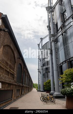 Londres. ROYAUME-UNI- 05.04.2023. Vue extérieure sur les bâtiments du Gasholder à King's Cross. Banque D'Images