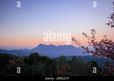 Doi Luang, Chiang Dao est une montagne calcaire qui a une hauteur de Thaïlande Banque D'Images