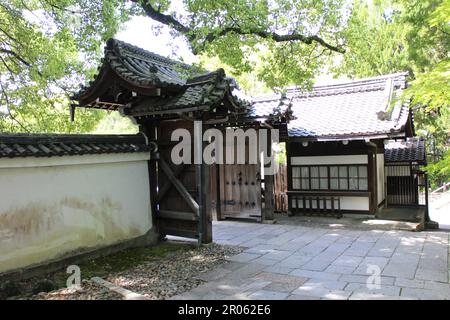 La porte du Temple Shoren-in à Kyoto, Japon Banque D'Images