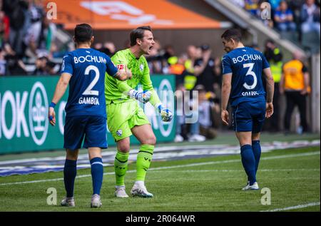 Moenchengladbach, Allemagne. 06th mai 2023. Torwart Manuel Riemann (Bochum) freut sich - Cristian Gamboa (Bochum) Danilo Soares (Bochum) Borussia Mönc Banque D'Images