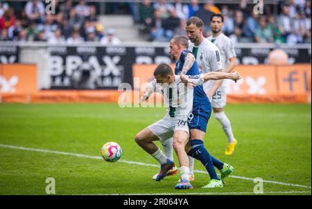 Moenchengladbach, Allemagne. 06th mai 2023. Stefan Lainer (BMG), Simon Zoller (Bochum), Marvin Friedrich (BMG) Borussia Mönchengladbach - VfL Bochum 0 Banque D'Images