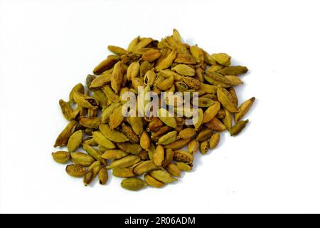 Cardamome, cardamon ou cardamum, une épice faite à partir des graines de plusieurs plantes des genres Elettaria et Amomum de la famille des Zingiberaceae, utilisé dans Banque D'Images