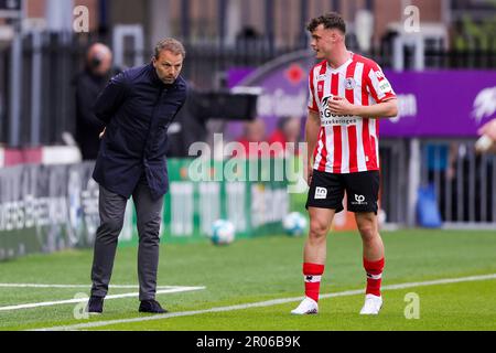 06-05-2023: Sport: Sparta contre PSV ROTTERDAM, PAYS-BAS - MAI 6: Entraîneur-chef Maurice Steijn (Sparta Rotterdam) et Vito van Crooij (Sparta Rotterdam) d Banque D'Images