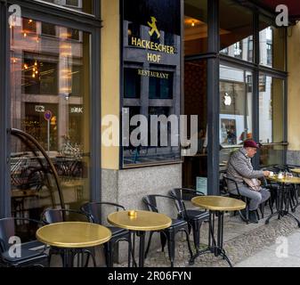 Restaurant extérieur à Hackesche Höfe, Berlin Mitte, Allemagne, Banque D'Images