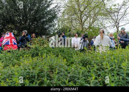 The Mall, Londres, Royaume-Uni. 6th mai 2023. Les photographes se sont mis en route dans le parc St James's pour obtenir un point de vue à côté du centre commercial le jour du couronnement du roi Charles III. Photo par Amanda Rose/Alamy Live News Banque D'Images