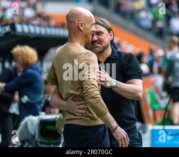 Sports, football, Bundesliga, 2022/2023, Borussia Moenchengladbach vs. VfL Bochum 2-0, Stadium Borussia Park, entraîneur-chef Thomas Letsch (Bochum) entraîneur-chef Daniel Farke (MG), les RÈGLEMENTS DFL INTERDISENT TOUTE UTILISATION DE PHOTOGRAPHIES COMME SÉQUENCES D'IMAGES ET/OU QUASI-VIDÉO Banque D'Images