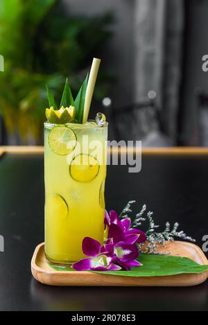 Boisson fraîche avec Kumquat et jus d'agrumes Banque D'Images