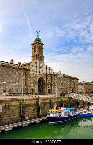 L'édifice Melville du Royal William Yard, ancien chantier naval de la Marine royale, est maintenant une destination touristique, Plymouth, Devon, Angleterre, Royaume-Uni Banque D'Images