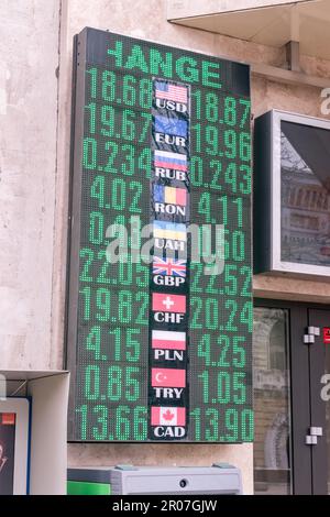 Chisinau, Moldova - 8 mars 2023: Taux de change dans le bureau de change en Moldavie. Banque D'Images
