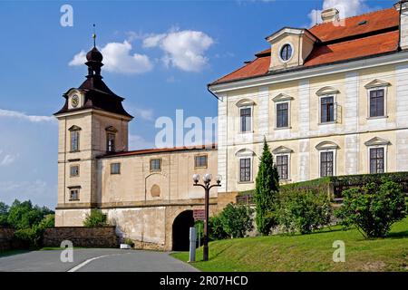 RYNCHNOV NAD KNEZNOU, RÉPUBLIQUE TCHÈQUE - 9 JUILLET 2012 : châteaux historiques de Rychnov nad Kneznou, République Tchèque Banque D'Images