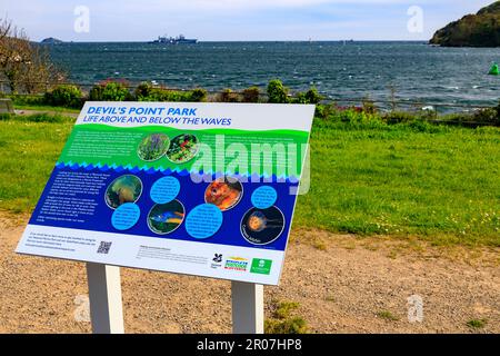 Vue sur Plymouth Sound depuis le panneau d'information Devil's point Park, Devon, Angleterre, Royaume-Uni Banque D'Images