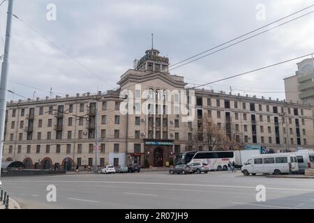 Chisinau, Moldavie - 8 mars 2023: Hôtel Chisinau dans la capitale de la Moldavie. Banque D'Images