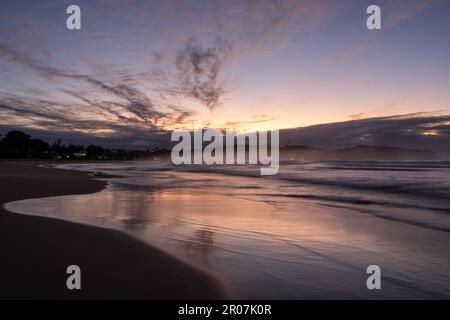 Réflexions matinales à Geriba Beach, Búzios, Brésil. Banque D'Images