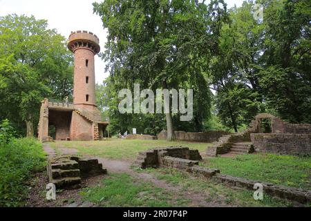 Tour Heiligenberg construite en 1885 et vestiges de l'ancien Stephanskloster, Heiligenberg, Heidelberg, Bergstrasse, Bade-Wurtemberg, Allemagne Banque D'Images