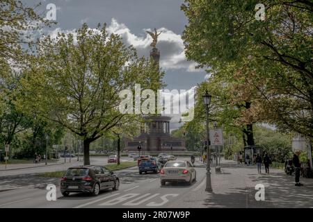 Berlin, Allemagne. 07th mai 2023. La colonne de la victoire, également connue sous le nom de Siegesseule en allemand, est un monument important à Berlin commémorant les victoires de la Prusse dans plusieurs guerres. Conçu par Heinrich Strack au 19th siècle, le mémorial témoigne de la riche histoire de la ville, comme celle de 7 mai 2023. (Photo de Michael Kuenne/PRESSCOV/Sipa USA) crédit: SIPA USA/Alay Live News Banque D'Images