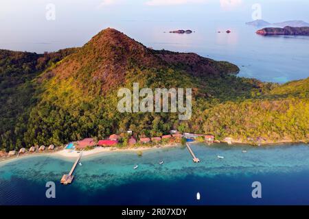 Vue aérienne, El Rio y Mar Resort, bungalow station, hôtel, Busuanga Island, les îles Calamiennes, Province de Palawan, mer de Sulu, Océan Pacifique, Philippines Banque D'Images