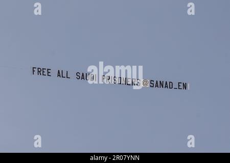 Newcastle, Royaume-Uni. 07th mai 2023. Un avion vole autour de St James' Park en survolant une bannière « Libérez tous les prisonniers saoudiens pendant le match de la Premier League Newcastle United contre Arsenal à St. James's Park, Newcastle, Royaume-Uni, 7th mai 2023 (photo de Mark Cosgrove/News Images) à Newcastle, Royaume-Uni, le 5/7/2023. (Photo de Mark Cosgrove/News Images/Sipa USA) crédit: SIPA USA/Alay Live News Banque D'Images