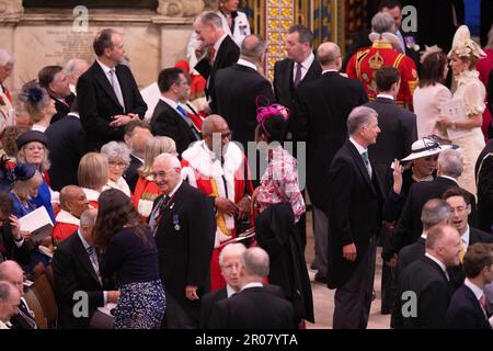 PHOTO : JEFF GILBERT 06th mai 2023. Les clients commencent à arriver et à être assis devant le King et le Queen Consort arrivent à l'abbaye de Westminster. Charles et CA Banque D'Images