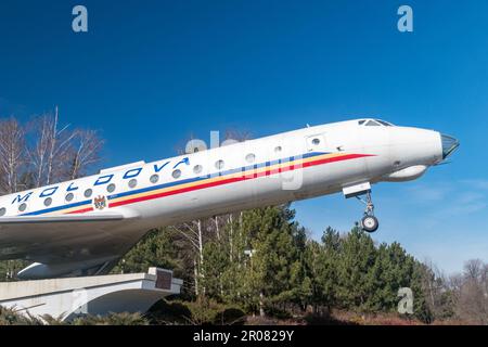 Chisinau, Moldova - 10 mars 2023 : Tupolev Tu-134 à l'aéroport international de Chisinau. Banque D'Images