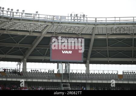 Turin, Italie. 07th mai 2023. VÉRIFICATION DU VAR lors de la série italienne A, match de football entre le Torino FC et l'AC Monza le 07 mai au Stadio Olimpico Grande Torino, Turin, Italie. Photo Nderim Kaceli crédit: Live Media Publishing Group/Alay Live News Banque D'Images