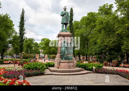 La statue de Johan Ludvig Runeberg de 1885 est une statue dédiée à l'auteur finlandais-suédois, poète national (1804-1877), conçue et sculptée par lui Banque D'Images
