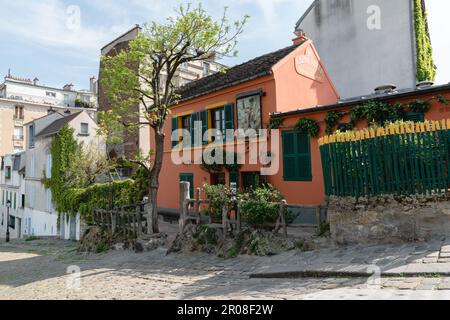 L'Agile de lapin à Paris est l'un des plus anciens bars de cabaret de Paris, un site touristique de Montmartre. Banque D'Images