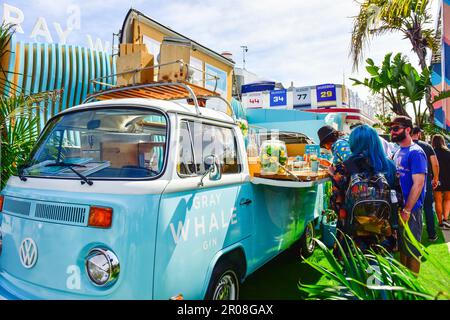 Redondo Beach, Californie, 6 mai 2023 - vendeur de baleines grises au festival de la plage 2023. Crédit photo : Ken Howard/Alay Banque D'Images