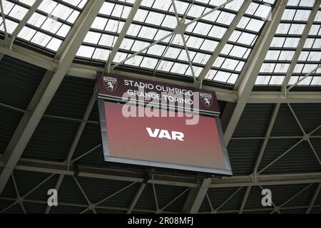Turin, Italie. 07th mai 2023. VÉRIFICATION DU VAR lors de la série italienne A, match de football entre le Torino FC et l'AC Monza le 07 mai au Stadio Olimpico Grande Torino, Turin, Italie. Photo Nderim Kaceli crédit: Agence de photo indépendante/Alamy Live News Banque D'Images