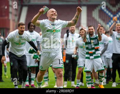 Édimbourg, Royaume-Uni. 07th mai 2023. 7th mai 2023 ; Tynecastle Park, Édimbourg, Écosse : Scottish Premiership football, Hearts versus Celtic ; Aaron Mooy of Celtic célèbre le crédit : action plus Sports Images/Alamy Live News Banque D'Images