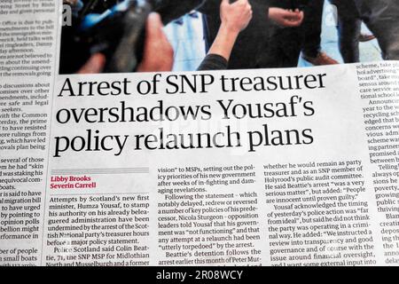 "L'arrestation du trésorier du SNP éclipse les plans de relance de la politique de Yousaf", le journal du Guardian, titre Scotish Politics scandale article 19 avril 2023 Royaume-Uni Banque D'Images