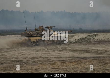 Armée des États-Unis M1A2 char Abrams vu lors d'une séance d'entraînement ANACONDA-23 de haute intensité au terrain d'entraînement Nowa Deba, en Pologne. Crédit : ASWphoto/Alamy Live News Banque D'Images
