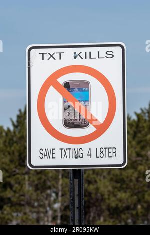 Blaine, Minnesota. École secondaire Blaine. Panneau anti-SMS affiché pour les étudiants qui conduisent leur propre voiture. Banque D'Images